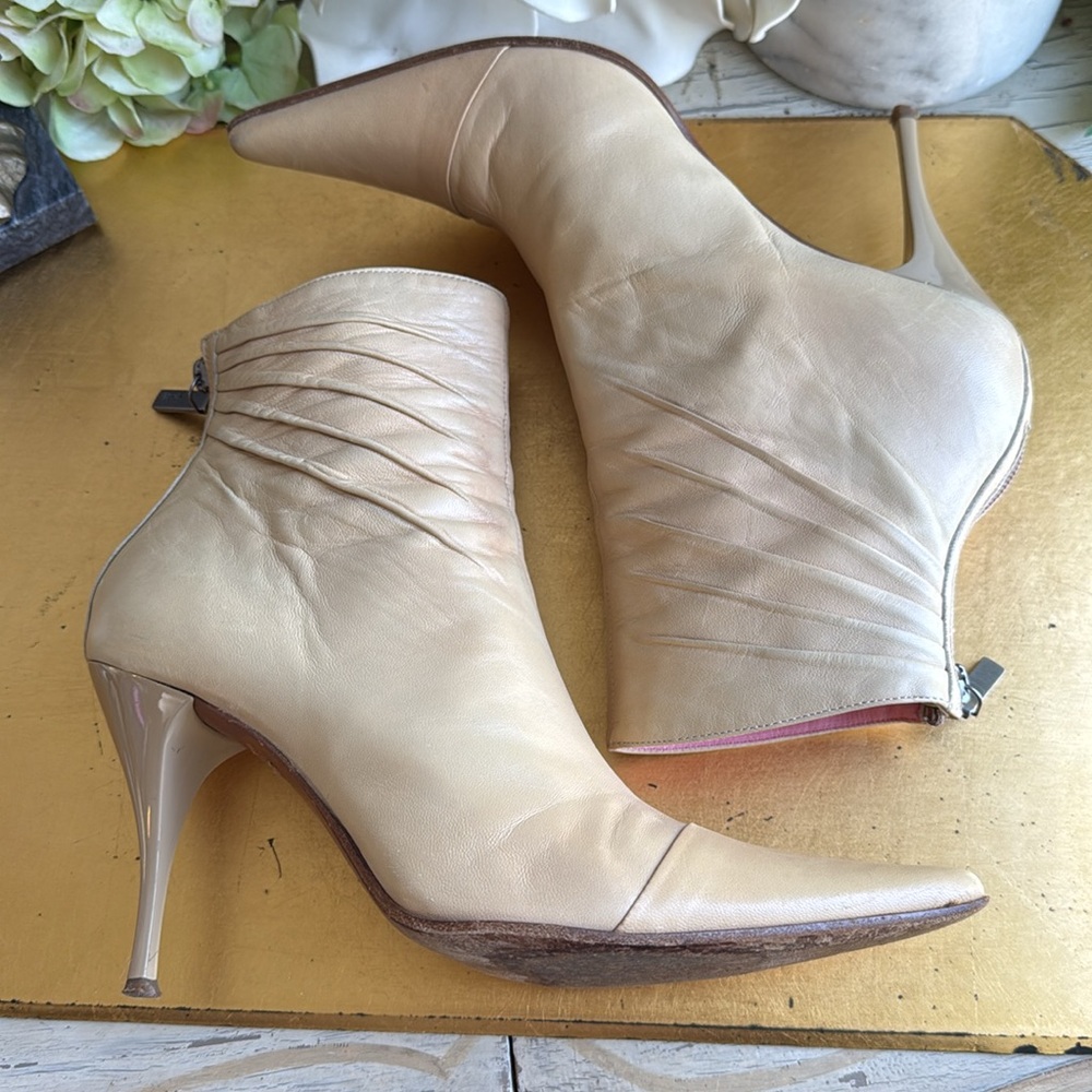 ULTRA RARE! Versace Versus Heeled Ankle Booties in Cream Leather